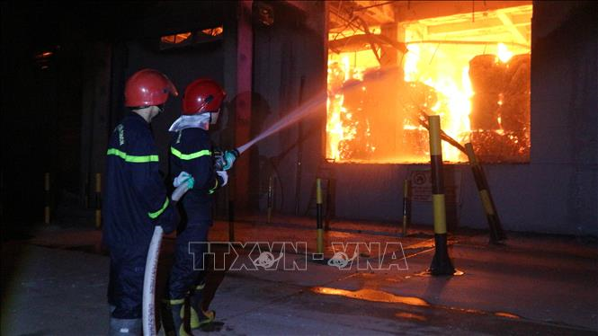 Thông tin về vụ cháy lớn tại kho giấy, bìa rộng hơn 8.200m2 ở Hưng Yên
